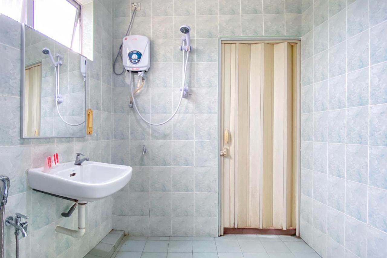 Spot On 89907 Motel Impian Seri Manjung Eksteriør billede