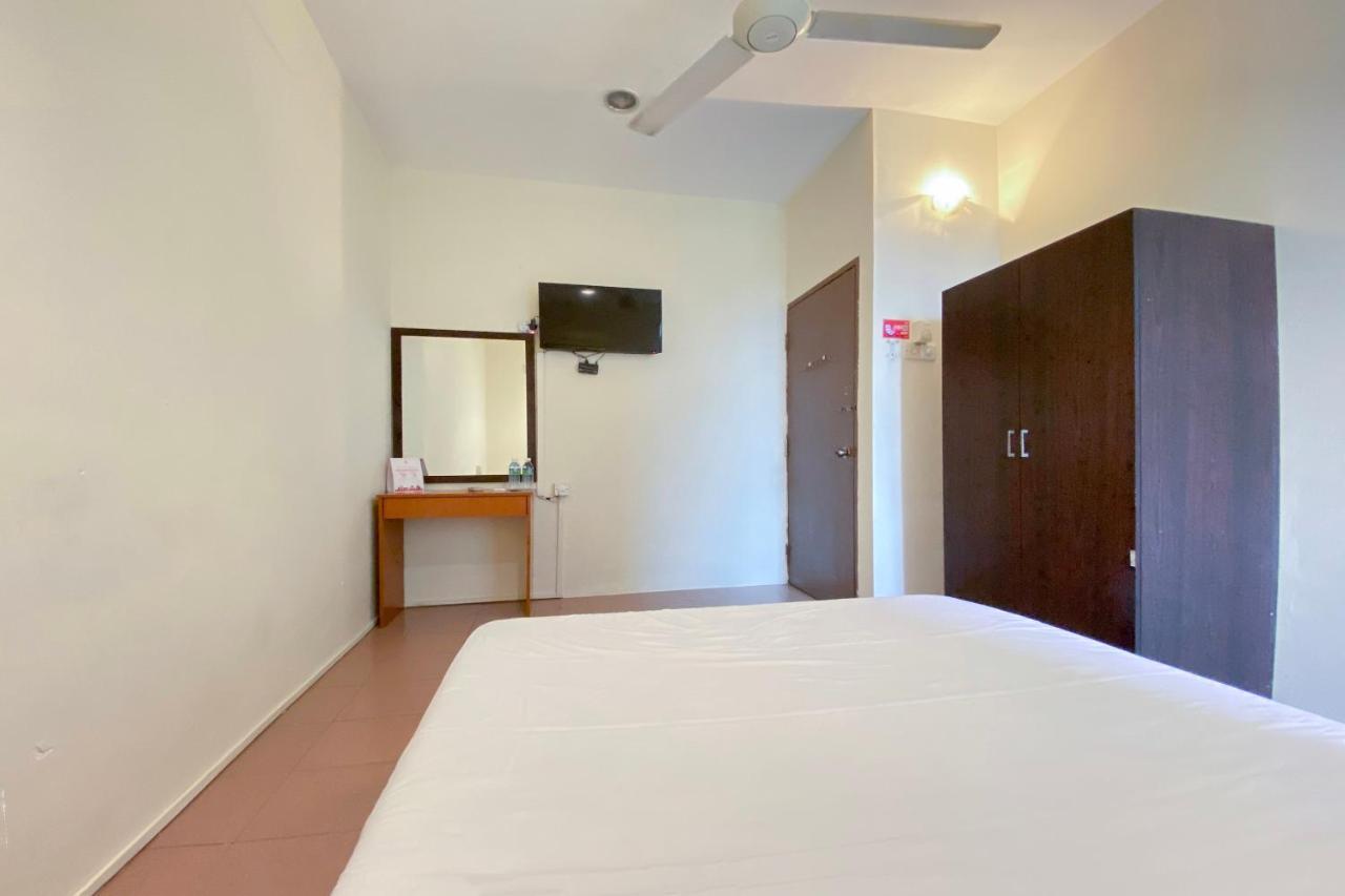 Spot On 89907 Motel Impian Seri Manjung Eksteriør billede
