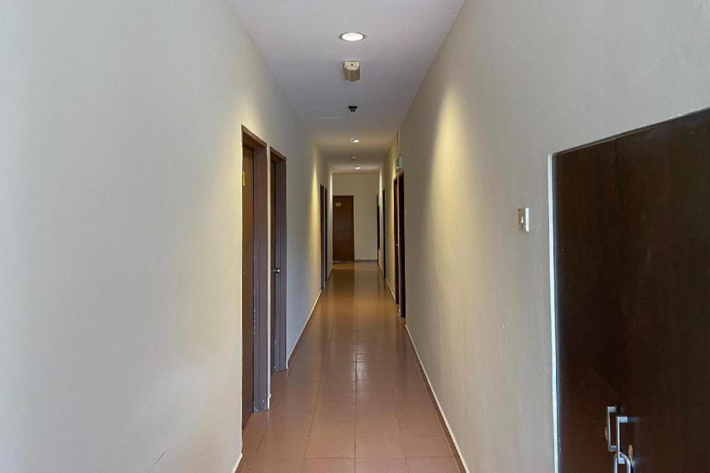 Spot On 89907 Motel Impian Seri Manjung Eksteriør billede