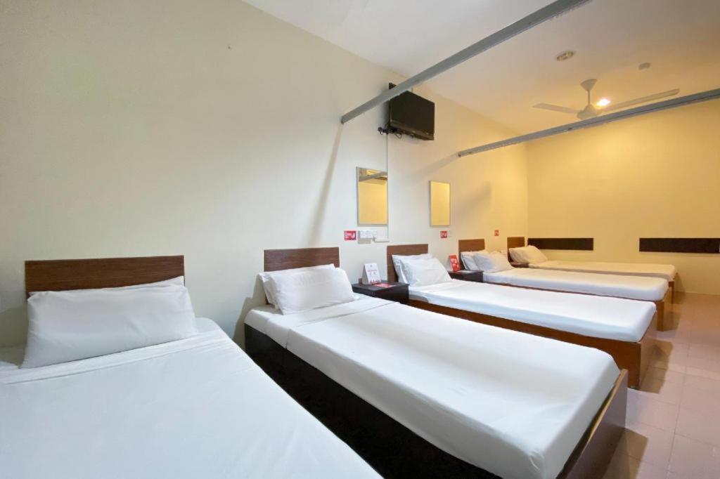 Spot On 89907 Motel Impian Seri Manjung Eksteriør billede