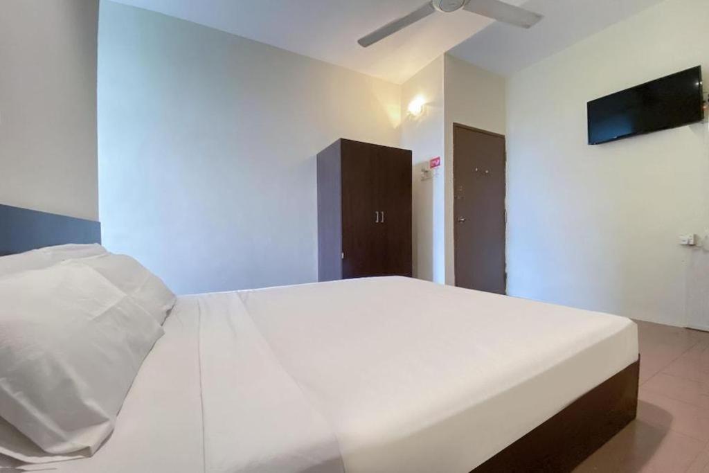 Spot On 89907 Motel Impian Seri Manjung Eksteriør billede
